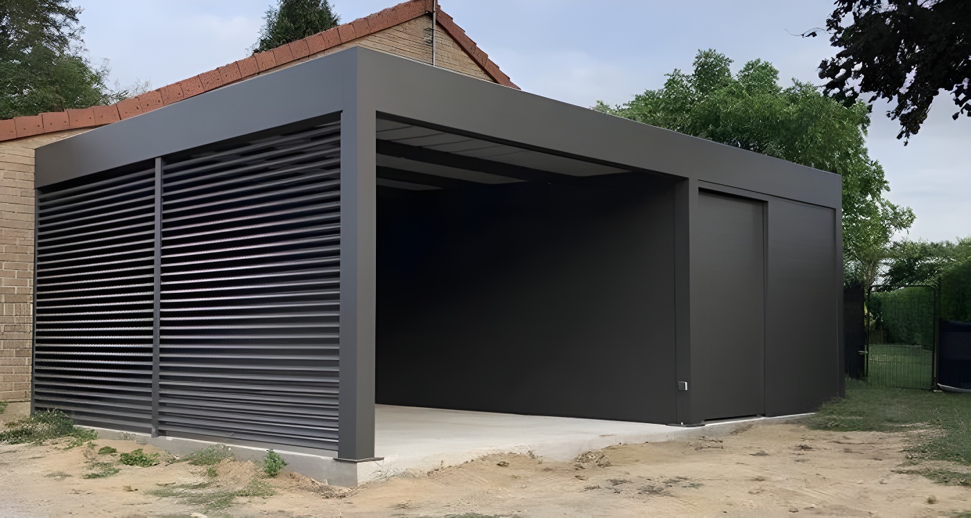 Односкатный навес над крыльцом из поликарбоната